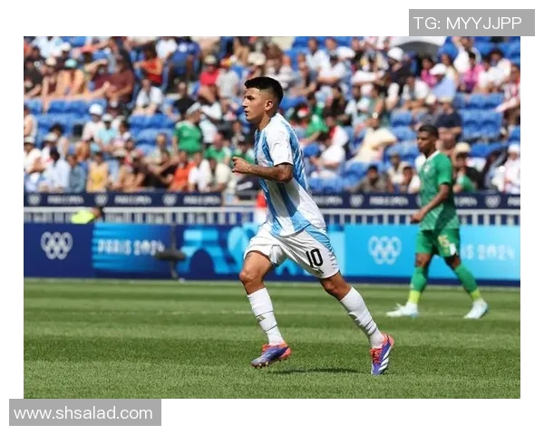 足球明星的时尚选择揭秘他们钟爱的运动品牌与服饰搭配